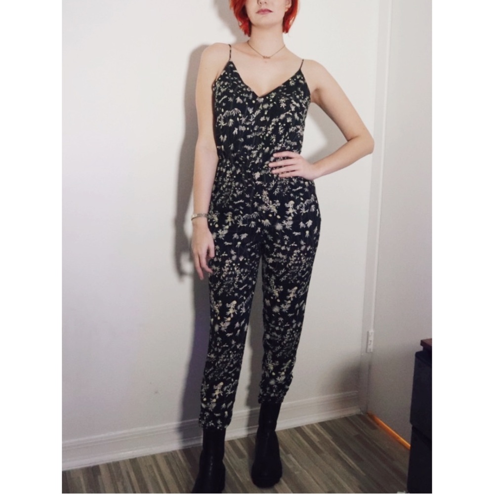 3 for 25! 🌻 H&M Conscious- Black Floral Jumpsuit
